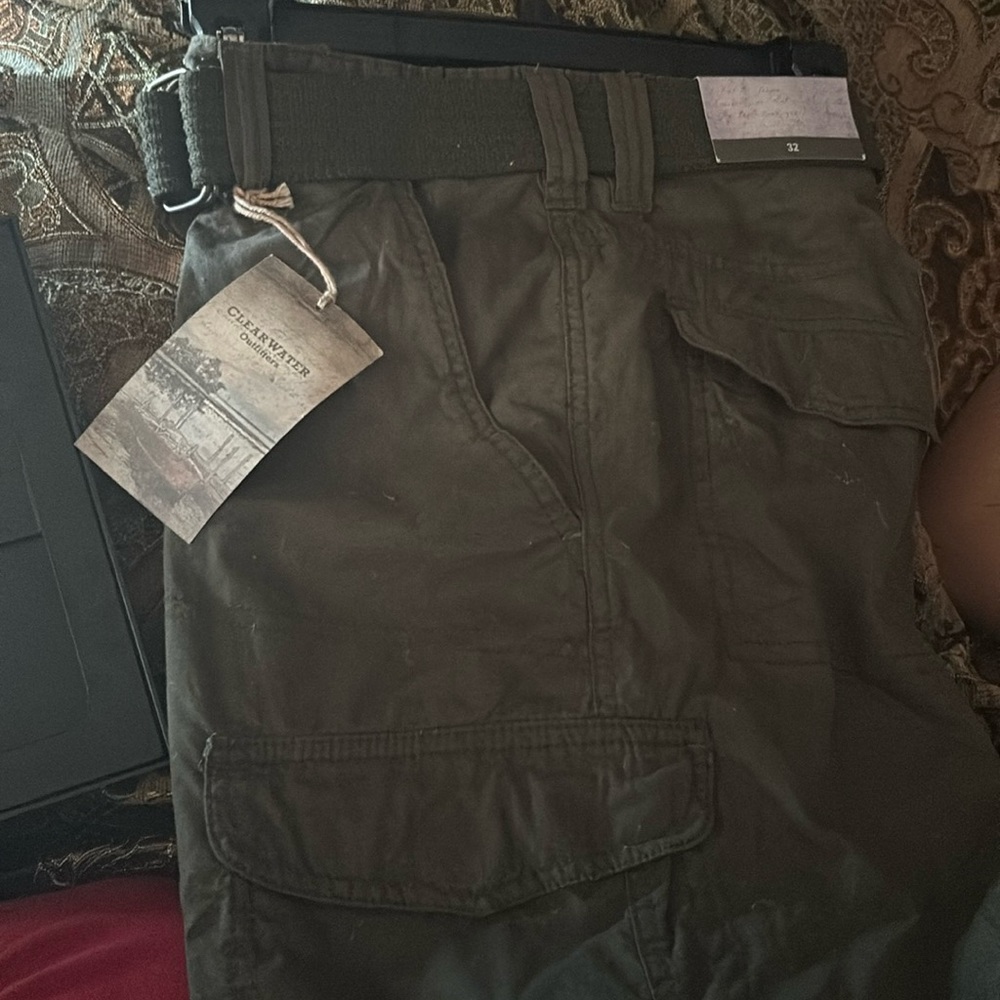 NWT green Clearwater Outfitters size 32 cargo shorts